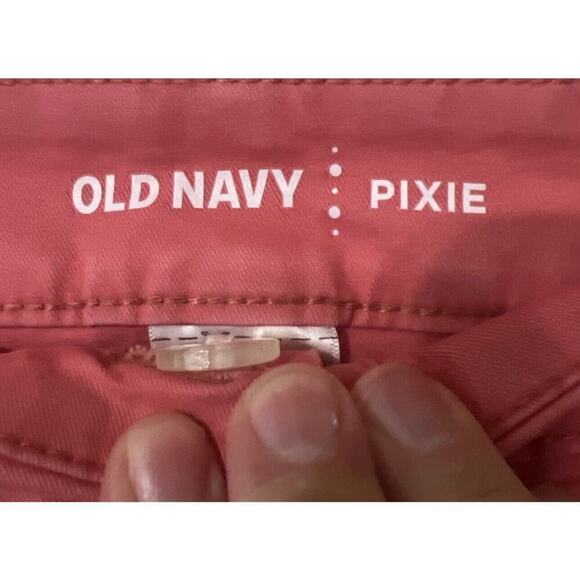 EUC Old Navy womens pink Pixie flat front 3.5" inseam chino shorts - size 14 - Picture 2 of 4